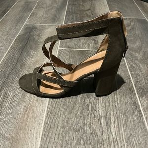 Olive green heel size 9w